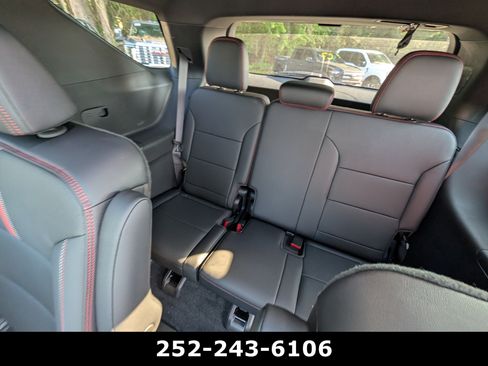 Used 2026 Chevrolet Traverse RS FWD image 14
