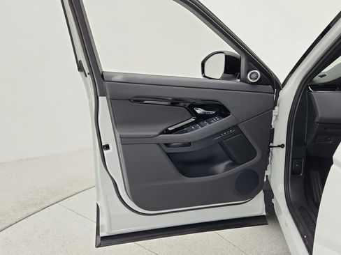 New 2025 Land Rover Range Rover Evoque S image 31