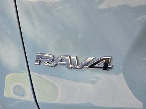 Used 2021 Toyota RAV4 XLE Premium AWD/4WD image 15