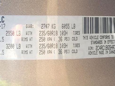 Used 2017 Chrysler Pacifica Touring-L w/ Tire & Wheel Group image 41