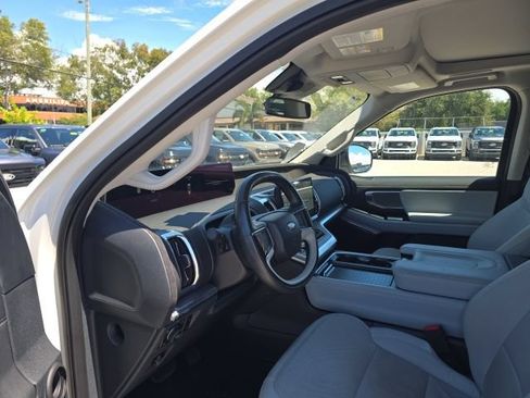 Used 2025 Ford Expedition Platinum w/ Driver's Package AWD/4WD image 11
