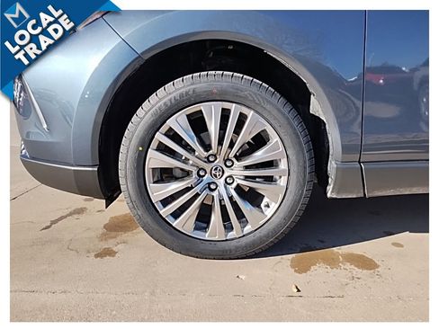 Used 2021 Toyota Venza Limited image 13