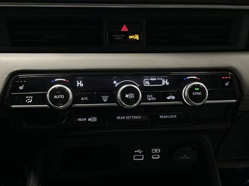 Used 2024 Honda Pilot Touring image 8