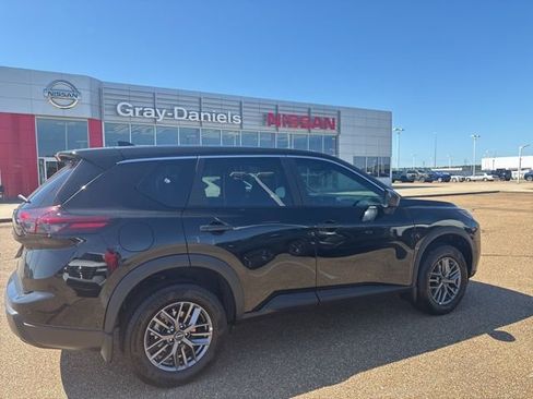 New 2026 Nissan Rogue S image 4