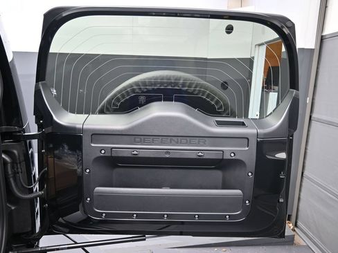 Used 2025 Land Rover Defender 110 V8 AWD/4WD image 16