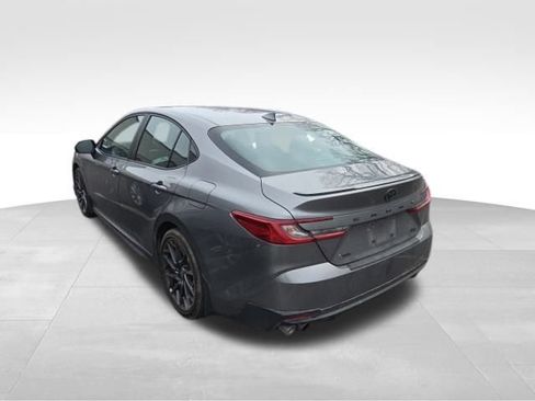 Used 2025 Toyota Camry SE image 3