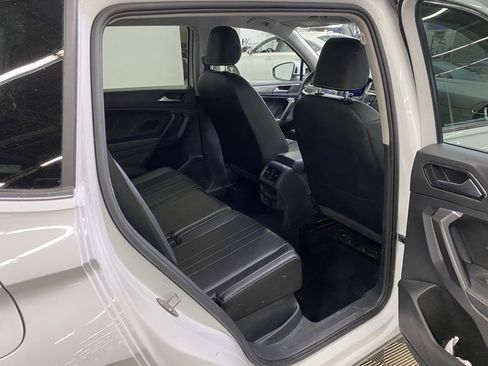 Used 2022 Volkswagen Tiguan SE image 8