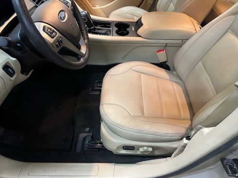 Used 2018 Ford Taurus SEL image 20