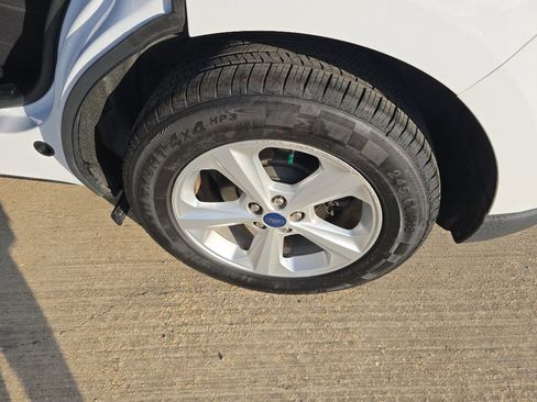 Used 2020 Ford Edge SE image 12