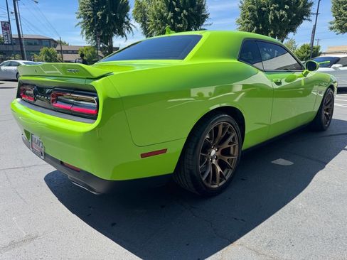 Used 2015 Dodge Challenger SRT w/ Technology Group RWD image 5