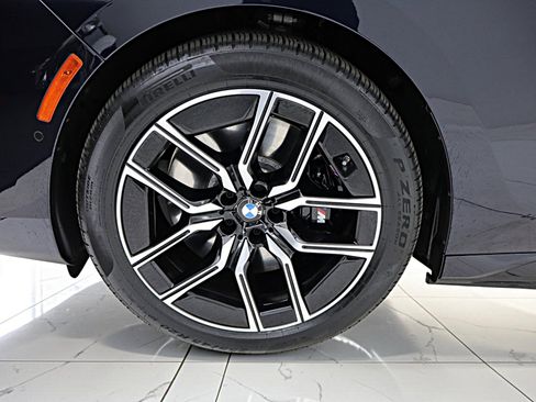 Used 2023 BMW i7 xDrive60 image 53