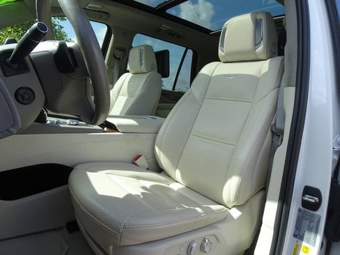 Used 2024 Cadillac Escalade Sport Platinum w/ LPO, ONYX Package AWD/4WD image 11