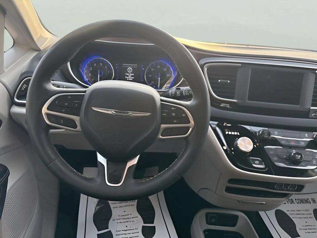 Used 2022 Chrysler Voyager LX FWD image 11