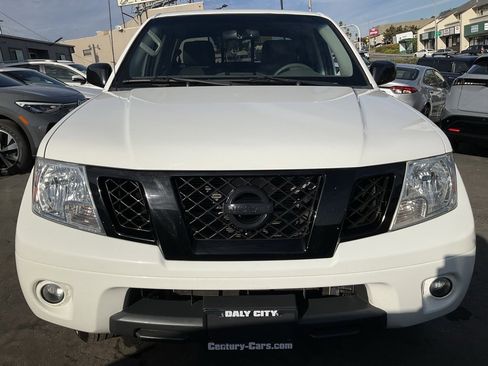 Used 2021 Nissan Frontier SV w/ Midnight Edition Floor Mats image 2