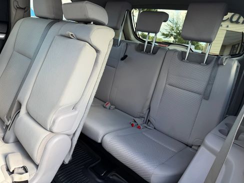 Used 2017 Toyota Highlander LE FWD image 14