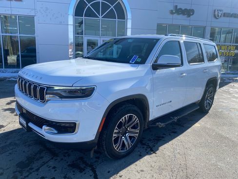 Used 2022 Jeep Wagoneer Series III w/ Flexible Seating Group image 1