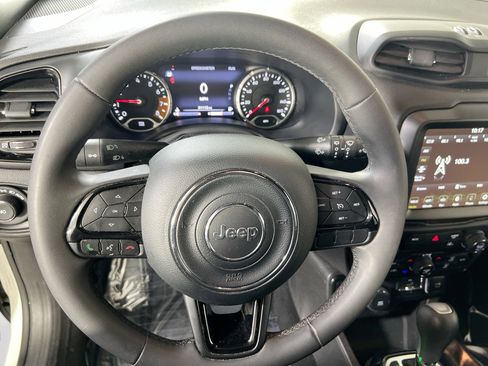 Used 2022 Jeep Renegade Altitude image 11