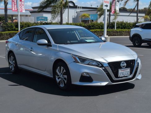 Used 2020 Nissan Altima 2.5 S image 2