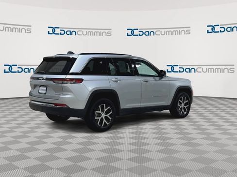 Used 2024 Jeep Grand Cherokee Limited AWD/4WD image 8
