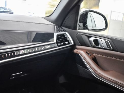 Used 2024 BMW X5 xDrive40i w/ M Sport Package AWD/4WD image 22