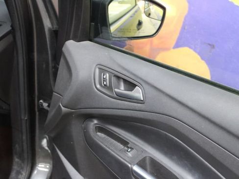 Used 2018 Ford Escape SE w/ SE SYNC Package FWD image 11