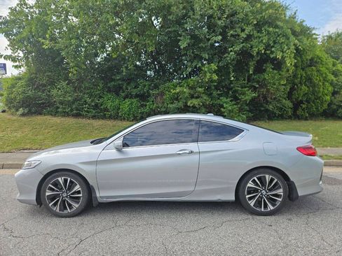 Used 2017 Honda Accord EX-L image 2
