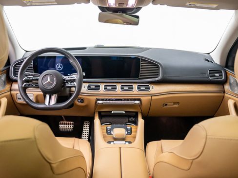 Used 2024 Mercedes-Benz GLS 450 4MATIC image 9
