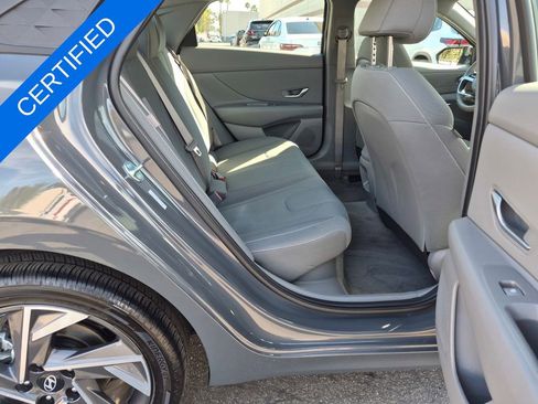 Used 2025 Hyundai Elantra SEL image 31