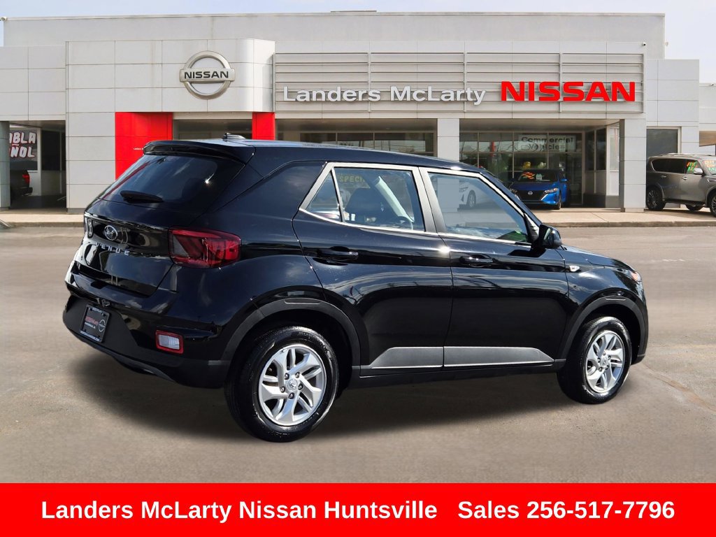 Used 2026 Hyundai Venue SE FWD image 3