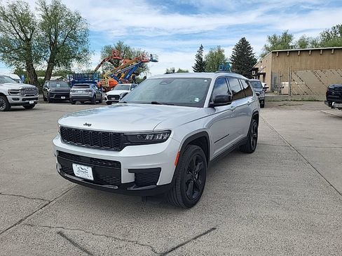 Used 2023 Jeep Grand Cherokee L Laredo AWD/4WD image 4