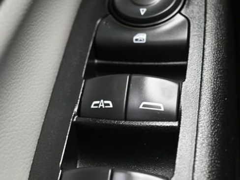 Used 2019 Chevrolet Equinox Premier image 31