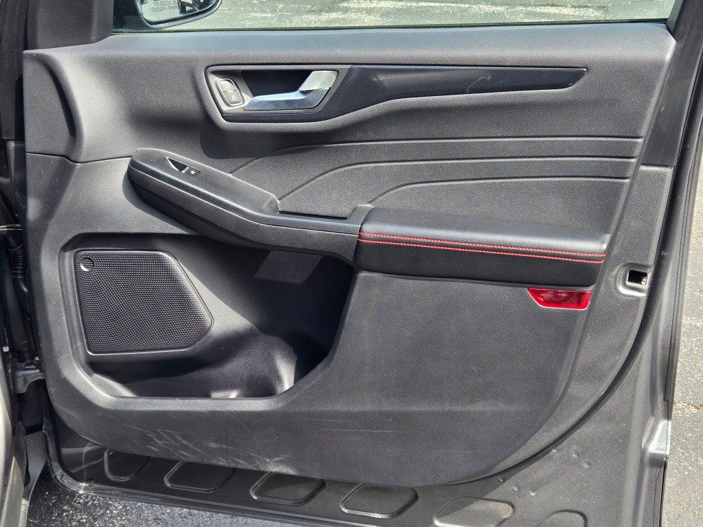 Used 2025 Ford Escape ST-Line AWD/4WD image 6