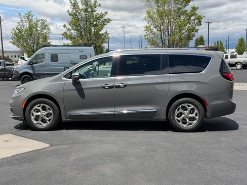 Used 2021 Chrysler Pacifica Limited w/ Premium & Safety Sphere Group AWD/4WD image 5