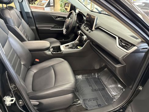 Used 2023 Toyota RAV4 XLE Premium image 16