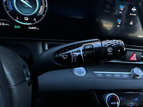 Used 2025 Hyundai Elantra Limited image 42