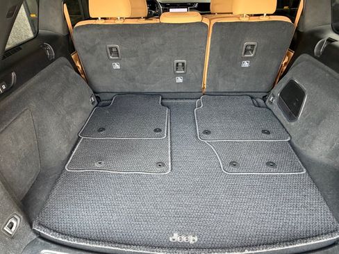 Used 2022 Jeep Grand Cherokee Summit AWD/4WD image 30