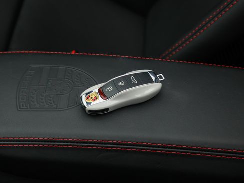 Used 2019 Porsche 911 Speedster RWD image 34