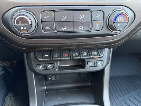 Used 2022 GMC Canyon AT4 w/ Trailering Package image 12