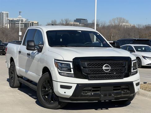 Certified 2024 Nissan Titan SV w/ SV Convenience Package image 2