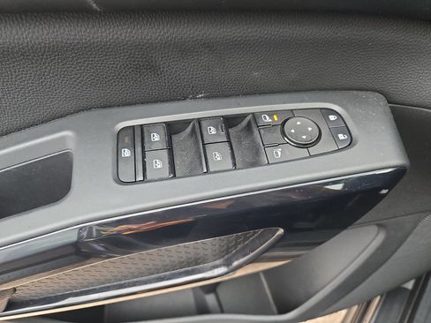 Used 2024 Nissan Pathfinder SV FWD image 21