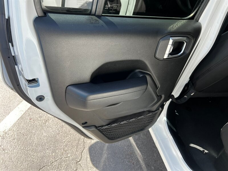 Used 2023 Jeep Gladiator Sport AWD/4WD image 20