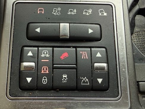 Used 2012 Land Rover Range Rover Sport HSE image 9