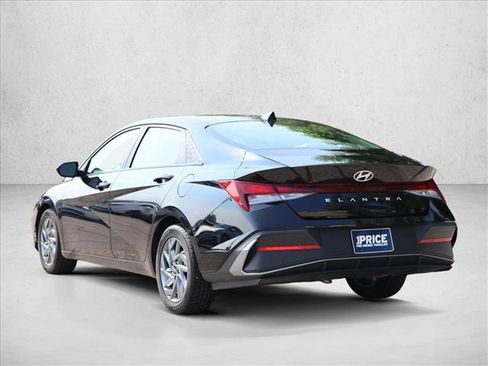Used 2024 Hyundai Elantra SEL FWD image 7
