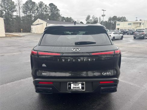 Certified 2025 INFINITI QX60 Luxe image 6