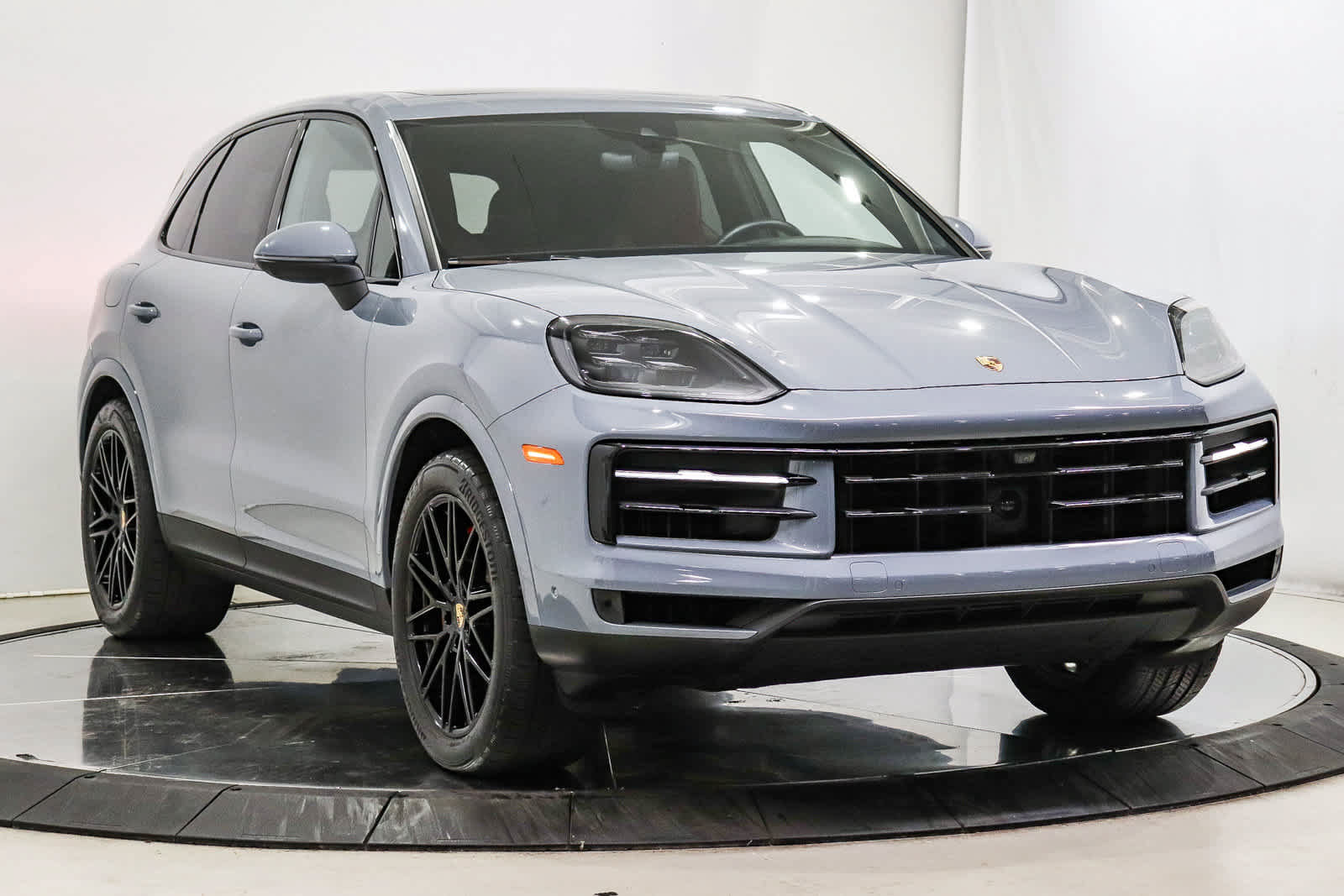 Used 2024 Porsche Cayenne S AWD/4WD image 3