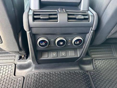 Used 2023 Land Rover Defender 110 SE AWD/4WD image 9