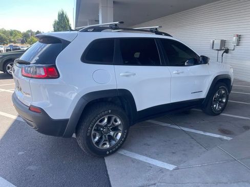 Used 2019 Jeep Cherokee Trailhawk w/ Comfort/Convenience Group AWD/4WD image 3
