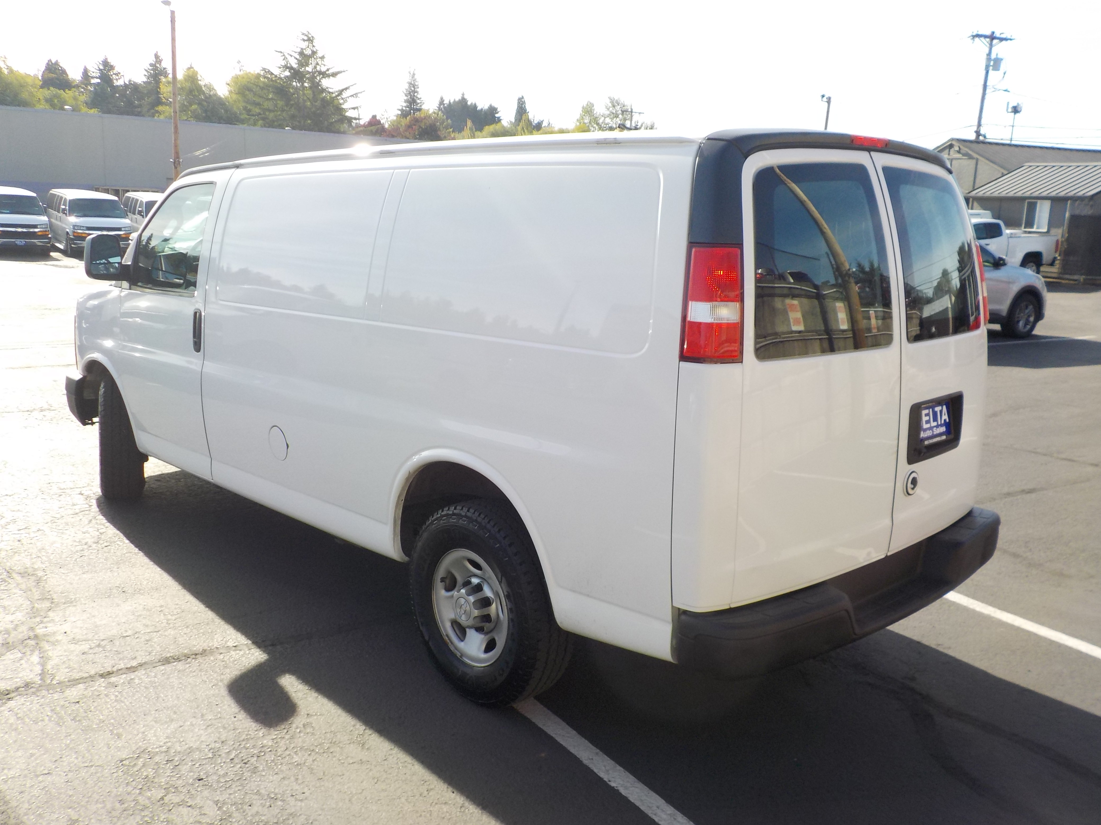 Used 2016 Chevrolet Express 2500 RWD image 9