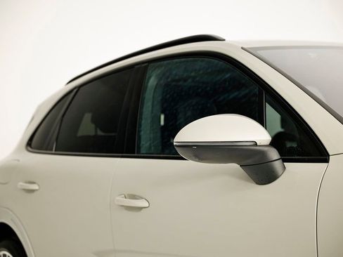 Used 2023 Porsche Cayenne image 16