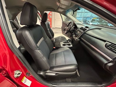 Used 2014 Toyota Camry SE image 34